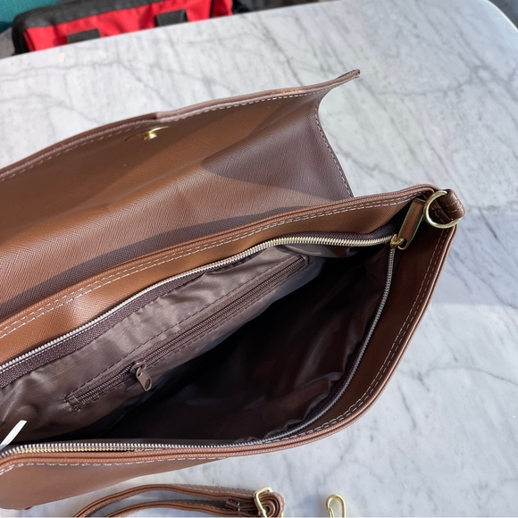 Classy Medium Clutch with Removable Shoulder Strap - Perfect for Any Occasion - Picture 13 of 14